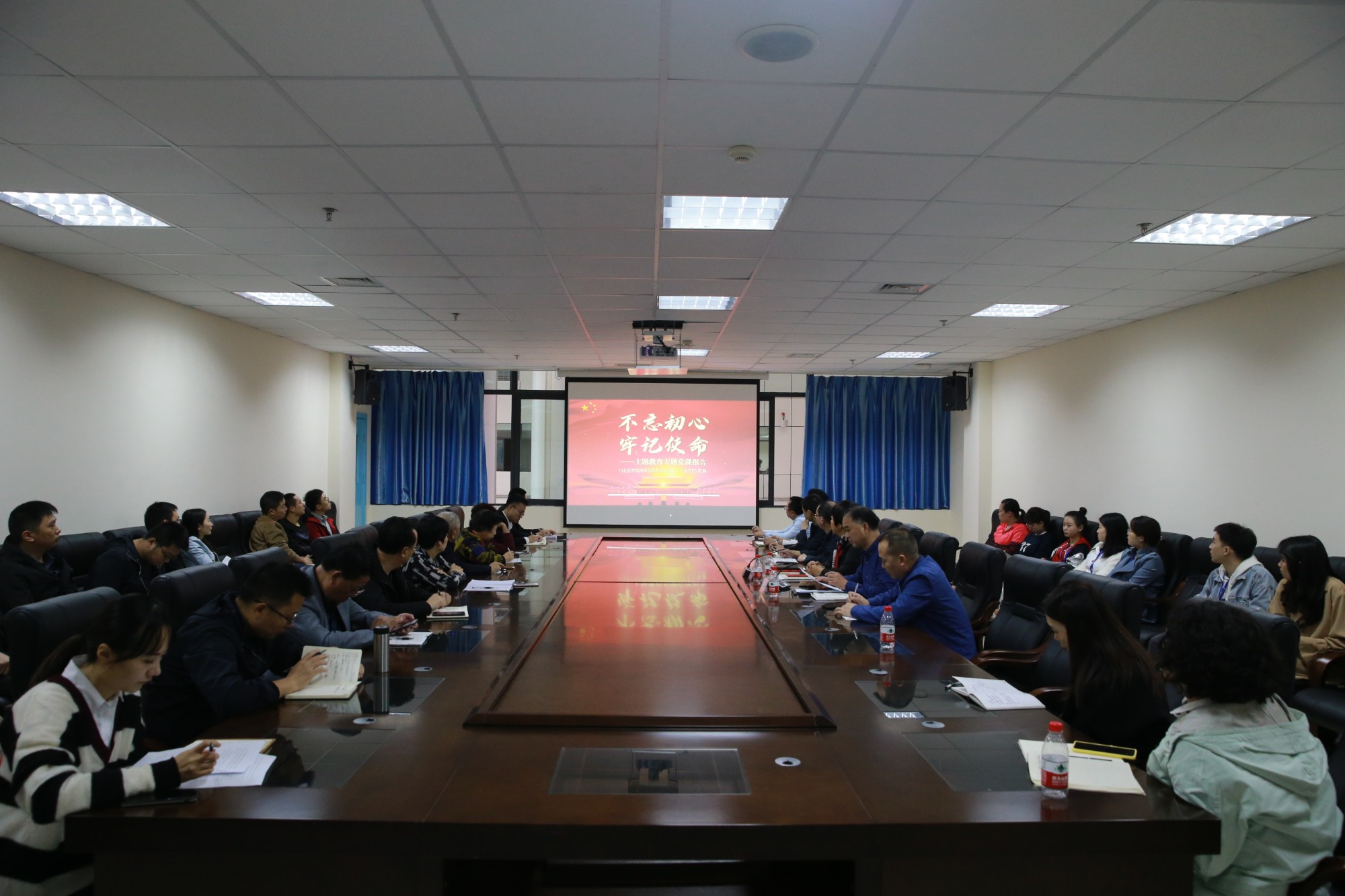 04、医院党委书记胡春梅，党委副书记纪委书记马静为医院基层党