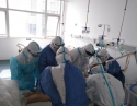 17、川北医学院附属医院第二批援湖北医疗队护理队员为患者俯卧