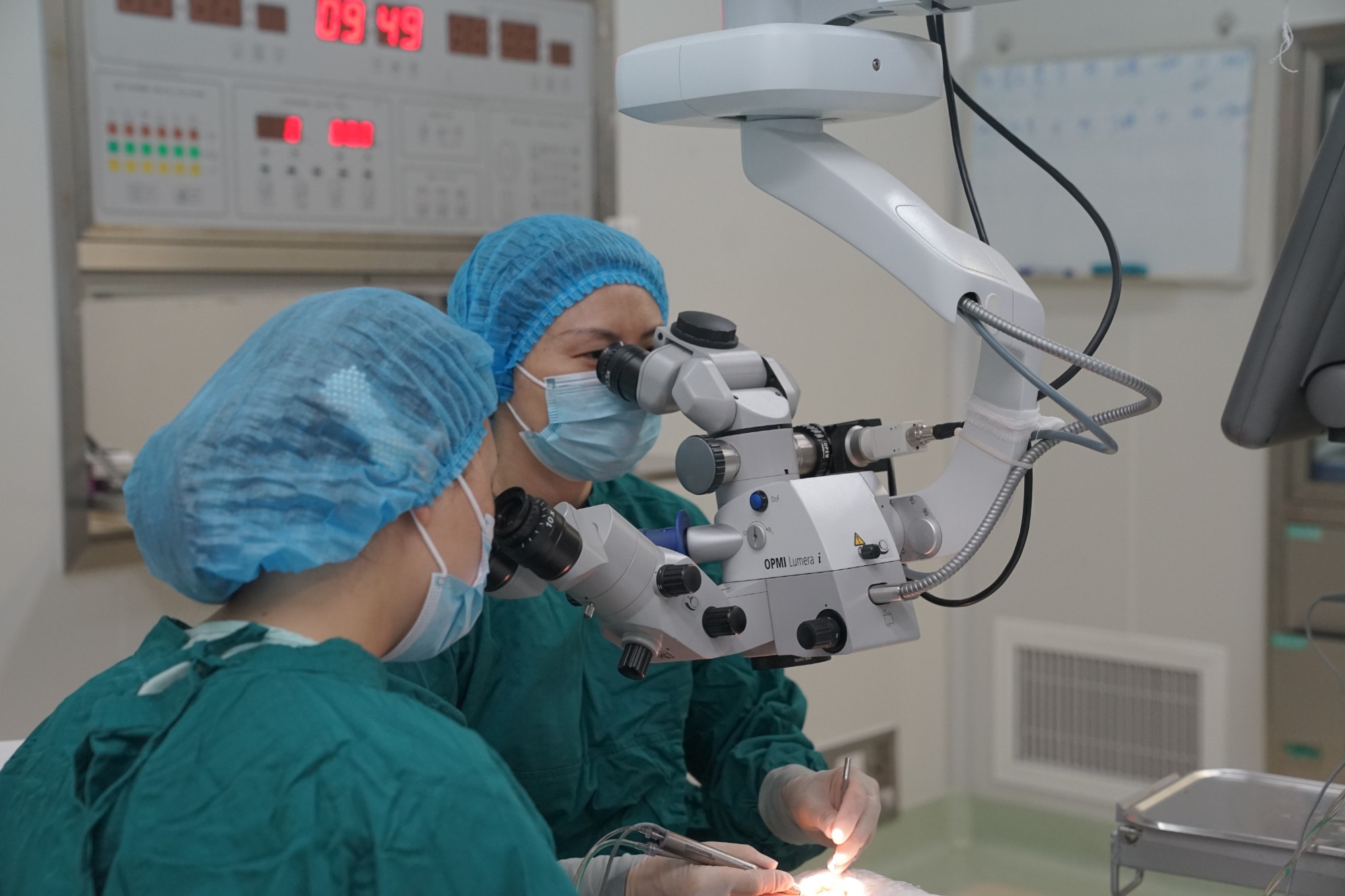 各类复杂白内障手术及特殊人工晶状体植入术
