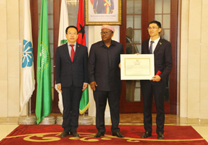 几内亚比绍总统向中国援几比医疗队授勋
